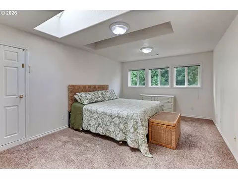 Bedroom - 2925 SE Cleveland Dr, Gresham, OR 97080 photo 4 of 6