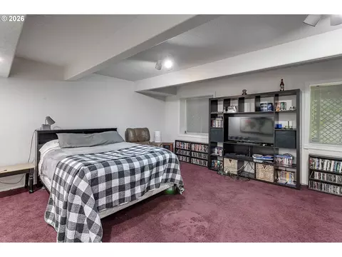 Bedroom - 2925 SE Cleveland Dr, Gresham, OR 97080 photo 5 of 6
