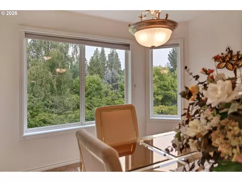 Dining - 2925 SE Cleveland Dr, Gresham, OR 97080 photo 2 of 3
