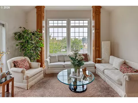 Living - 2925 SE Cleveland Dr, Gresham, OR 97080 photo 1 of 2