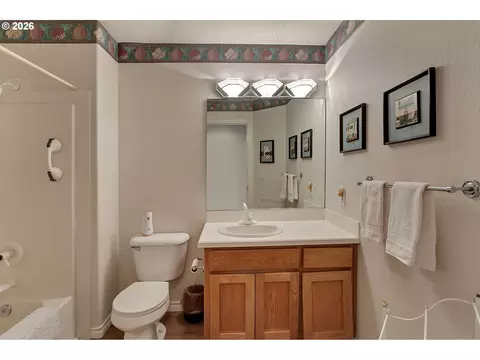 Bath - 2925 SE Cleveland Dr, Gresham, OR 97080 photo 3 of 4