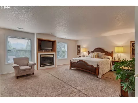 Bedroom - 2925 SE Cleveland Dr, Gresham, OR 97080 photo 1 of 6