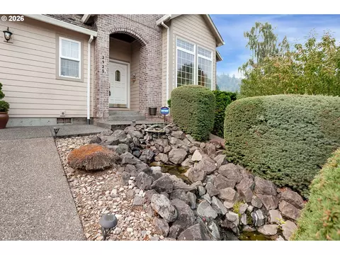 Exterior - 2925 SE Cleveland Dr, Gresham, OR 97080 photo 1 of 9