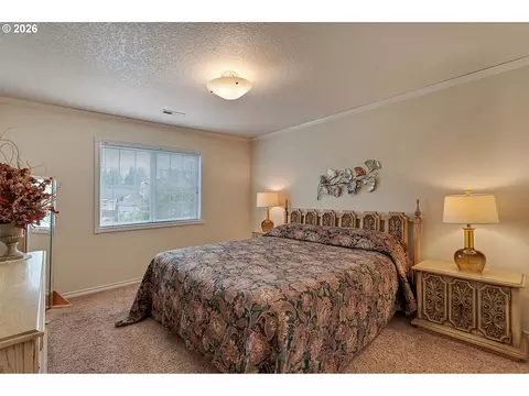 Bedroom - 2925 SE Cleveland Dr, Gresham, OR 97080 photo 3 of 6