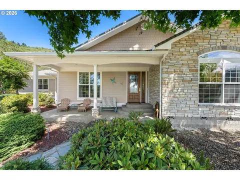 420 Cascara Ln, Roseburg, OR 97471