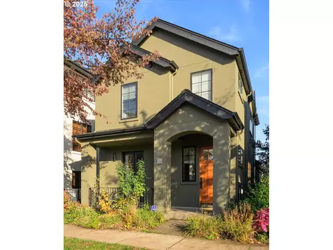 2961 Lord Byron Pl, Eugene, OR 97408