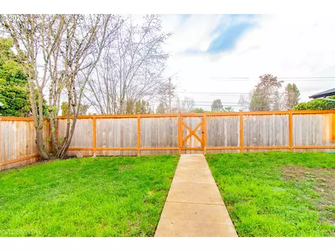 1682 Hemlock St, Eugene, OR 97404 photo 37