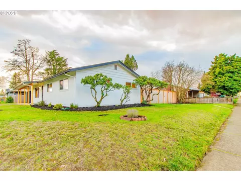 1682 Hemlock St, Eugene, OR 97404 photo 2