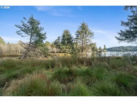 ne lake dr, Lincoln City, OR 97367