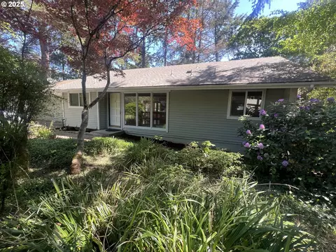 3663 Wilshire Ln, Eugene, OR 97405