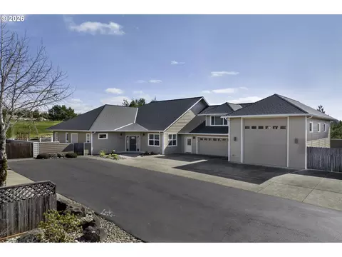2116 E Willow Loop, Florence, OR 97439