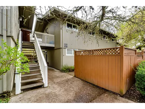 2029 W 14th Pl, Eugene, OR 97402