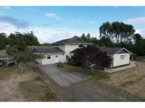 90513 East Rd, Warrenton, OR 97146