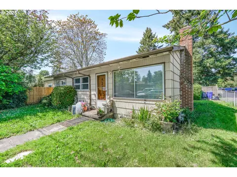 9837 SE Reedway St, Portland, OR 97266