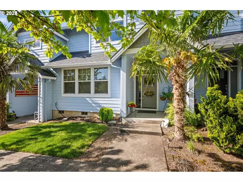 37967 Cascadia Village Dr, Sandy, OR 97055