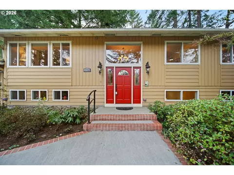 17738 Kelok Rd, Lake Oswego, OR 97034