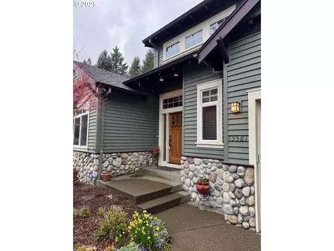13581 SW Essex Dr, Portland, OR 97223