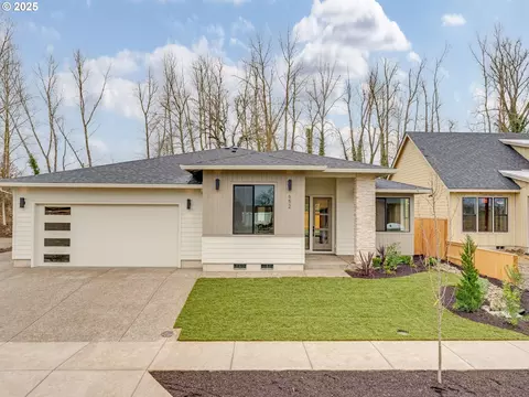 652 Parker Loop, Silverton, OR 97381