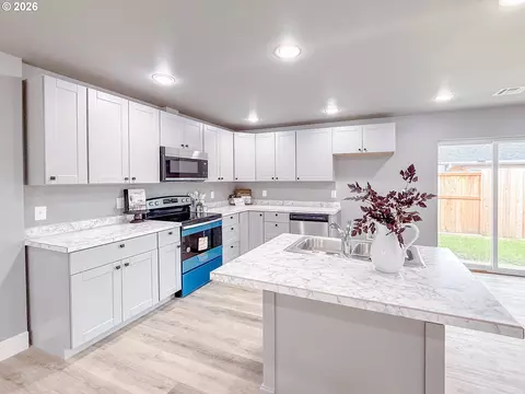 Kitchen - 2382 E Irwin Way, Eugene, OR 97402 photo 1 of 5