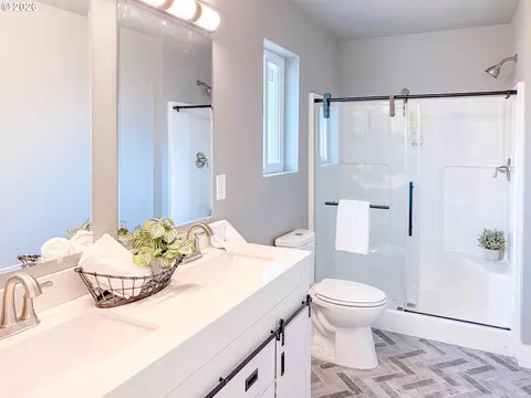 Bath - 2382 E Irwin Way, Eugene, OR 97402 photo 2 of 2