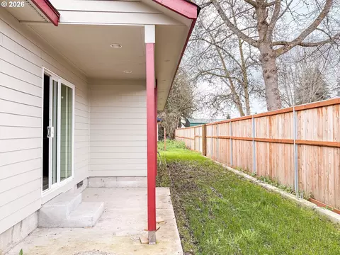 Exterior - 2382 E Irwin Way, Eugene, OR 97402 photo 3 of 3