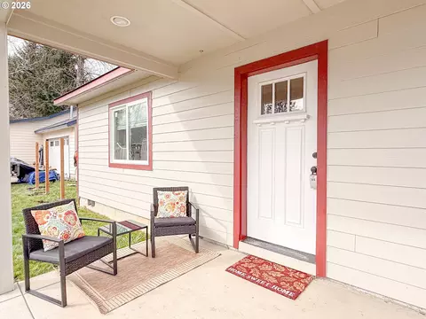 Exterior - 2382 E Irwin Way, Eugene, OR 97402 photo 2 of 3