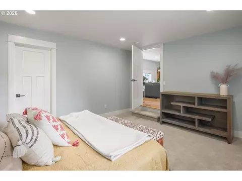 Bedroom - 545 Dartmoor Dr, Eugene, OR 97401 photo 9 of 9