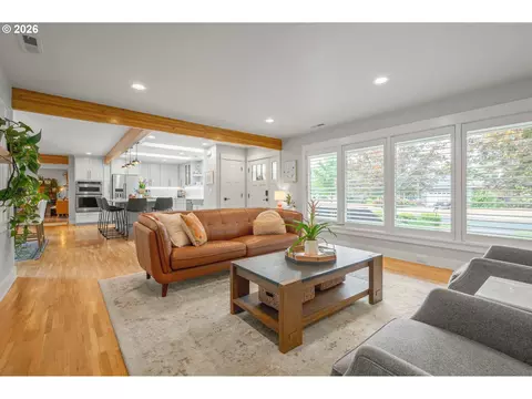Living - 545 Dartmoor Dr, Eugene, OR 97401 photo 3 of 6