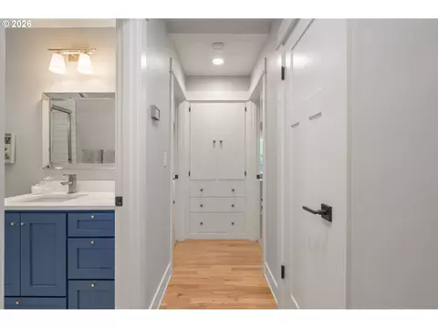 Entry Way - 545 Dartmoor Dr, Eugene, OR 97401 photo 1 of 1