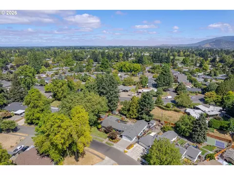 View/Area - 545 Dartmoor Dr, Eugene, OR 97401 photo 1 of 1
