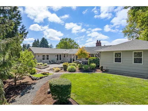 Exterior - 545 Dartmoor Dr, Eugene, OR 97401 photo 10 of 10