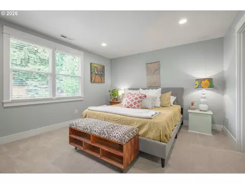 Bedroom - 545 Dartmoor Dr, Eugene, OR 97401 photo 8 of 9