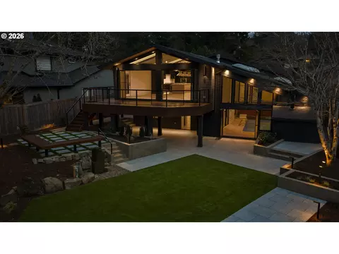 17763 Kelok Rd, Lake Oswego, OR 97034
