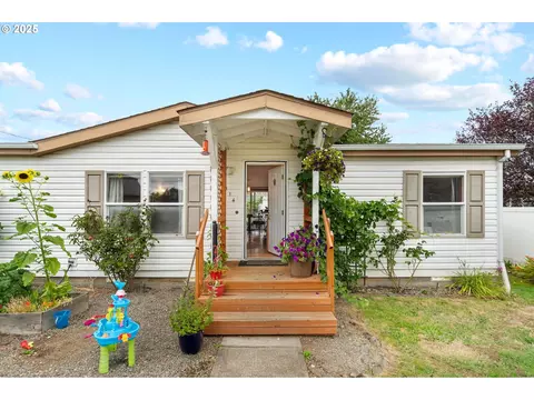 614 S 10th St, Saint Helens, OR 97051