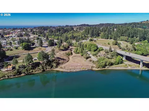 6420 Bridge St, Brookings, OR 97415
