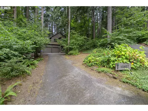 15827 S Lucky Ln, Oregon City, OR 97045