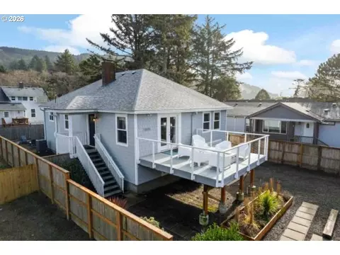 17855 Ocean Blvd, Rockaway Beach, OR 97136