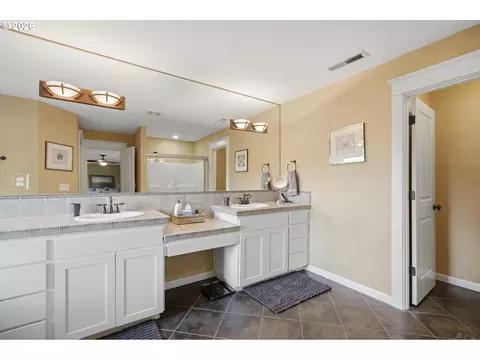 Bath - 4913 E Masters Dr, Newberg, OR 97132 photo 2 of 5