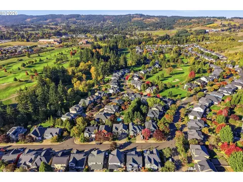 View/Area - 4913 E Masters Dr, Newberg, OR 97132 photo 4 of 5