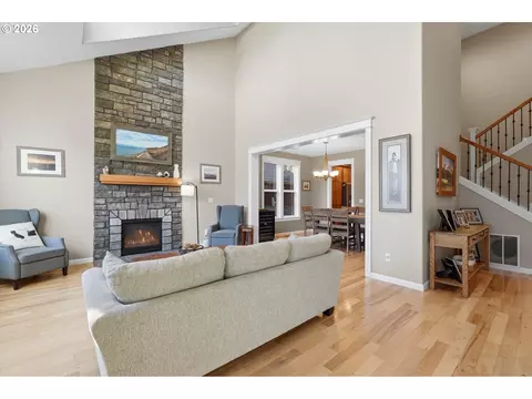 Living - 4913 E Masters Dr, Newberg, OR 97132 photo 1 of 6