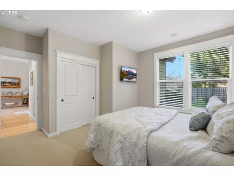 Bedroom - 4913 E Masters Dr, Newberg, OR 97132 photo 2 of 7