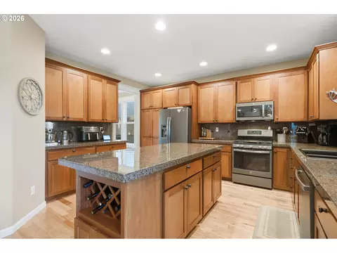 Kitchen - 4913 E Masters Dr, Newberg, OR 97132 photo 2 of 5
