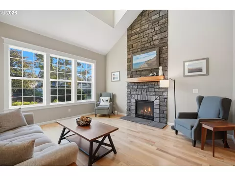 Living - 4913 E Masters Dr, Newberg, OR 97132 photo 2 of 6