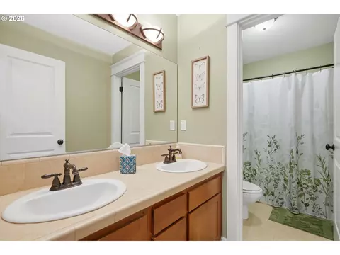 Bath - 4913 E Masters Dr, Newberg, OR 97132 photo 5 of 5