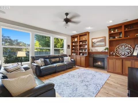 Living - 4913 E Masters Dr, Newberg, OR 97132 photo 5 of 6