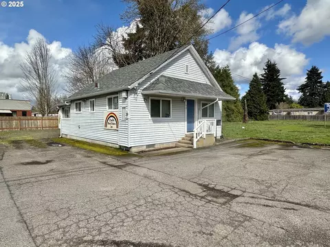 83 Swain Ln, Eugene, OR 97404
