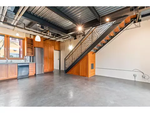 Living - 321 Mill St #1, Eugene, OR 97401 photo 1 of 8