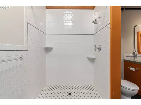 Bath - 321 Mill St #1, Eugene, OR 97401 photo 4 of 4