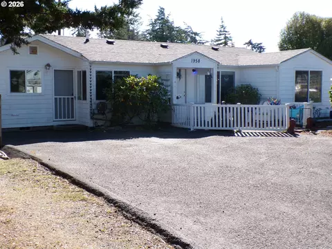 1958 17th St, Florence, OR 97439