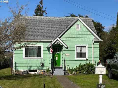 2318 Liberty St, North Bend, OR 97459